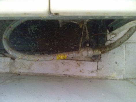 Ha nem megy másként, majd egy kis madzaggal megolgjuk :P :D 20120811021.jpg